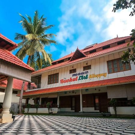 Aramana Holiday Inn Alappuzha Exterior photo