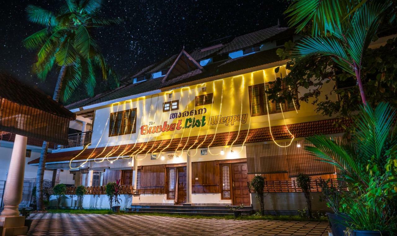 Aramana Holiday Inn Alappuzha Exterior photo