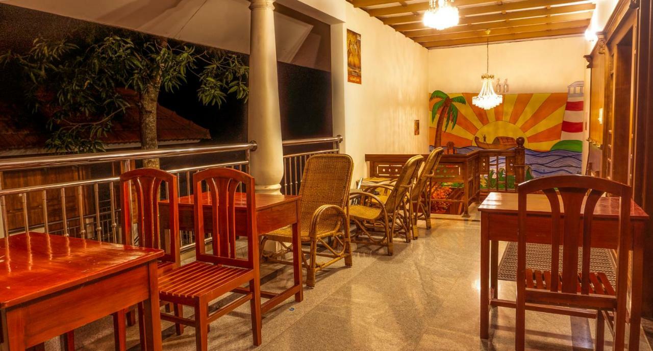Aramana Holiday Inn Alappuzha Exterior photo